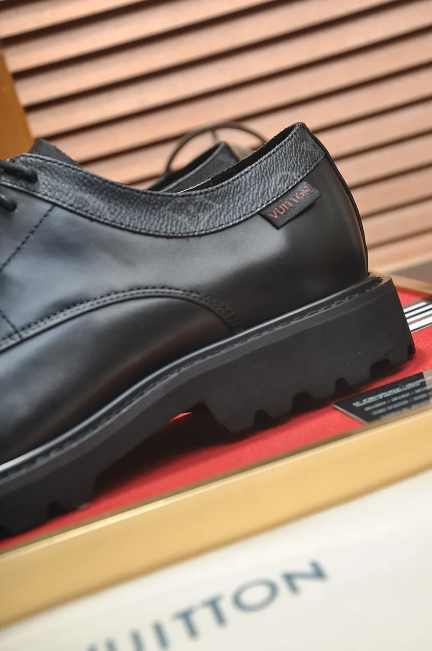 Men's men's shoes 💰560💶 [LV] (original single cowhide lining) 🍀LV's latest genuine leather business suit shoes are launched simultaneously on the official website. The first-layer cowhide imported from Italy is made of heavy gold, 💥1:1 rubber outsole from the official website. Versatile to wear, high-end without losing class, and the color combination is extraordinary. This four-season style is alluring when worn on your feet, showing off your big-name flair. Standard code 38-44 (45 customized)